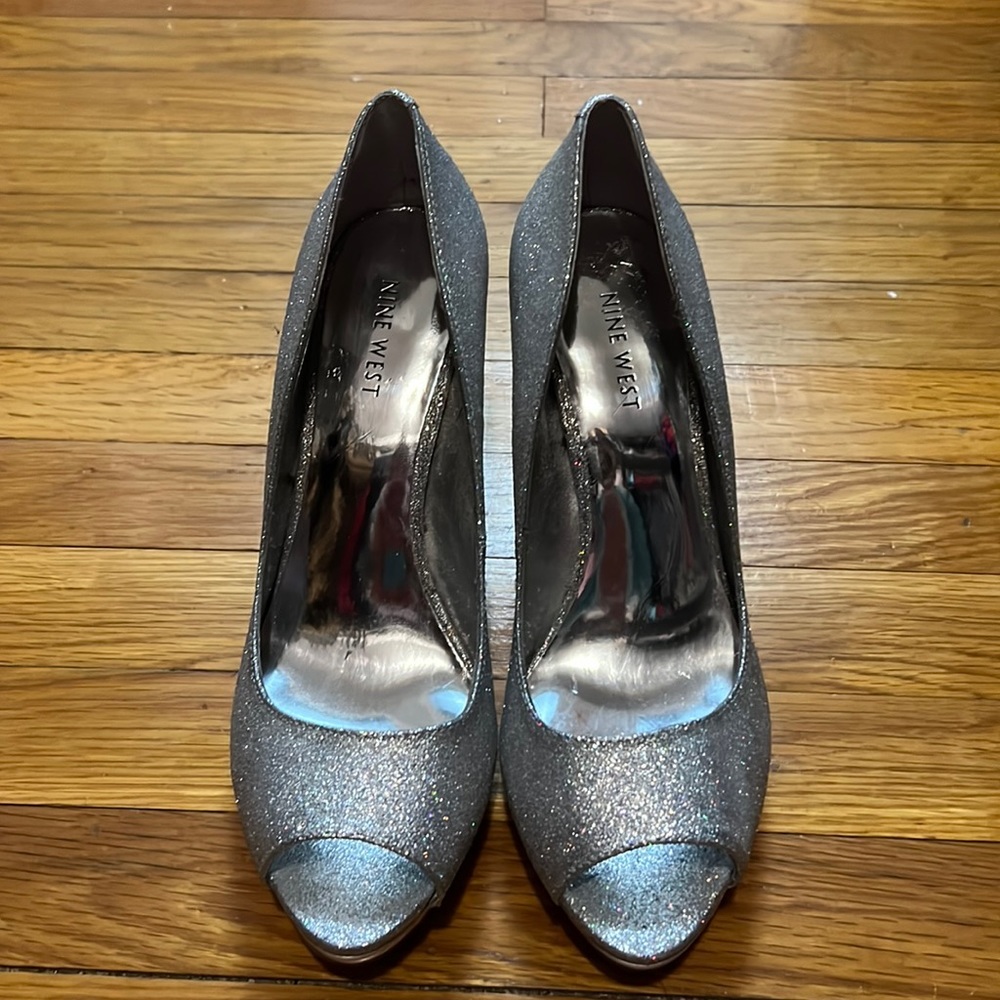 Silver glitter Nine West peel toe pumps
